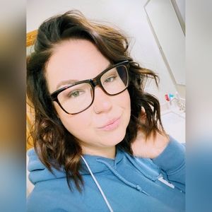 Meet your Posher, Mara